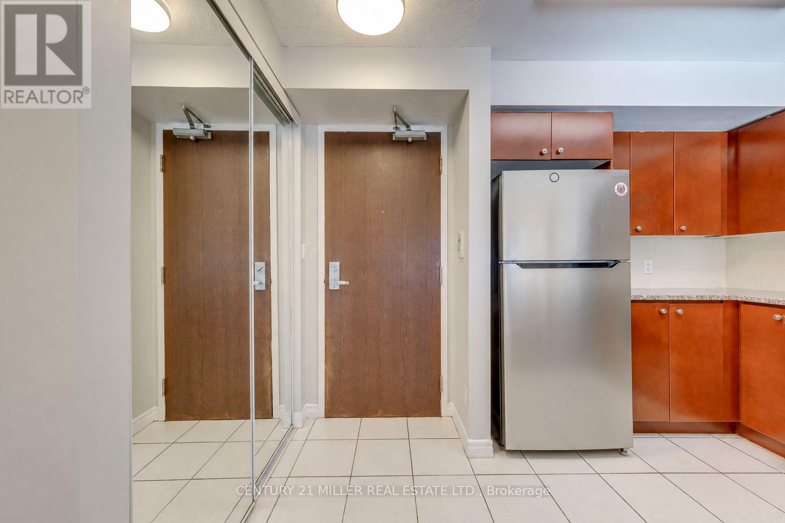 2010- 335 Rathburn Road West, Mississauga, ON photo 5