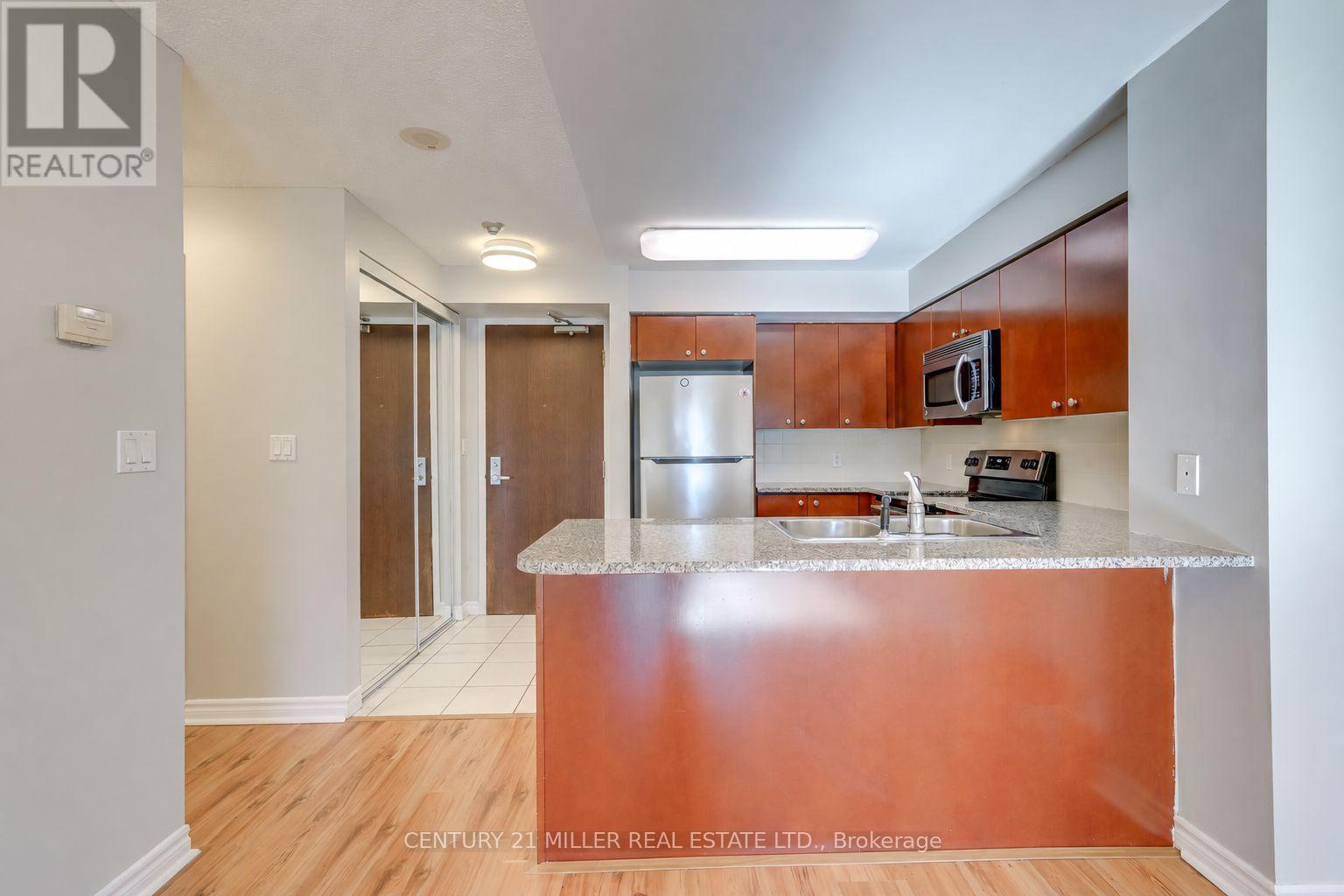 2010- 335 Rathburn Road West, Mississauga, ON photo 6