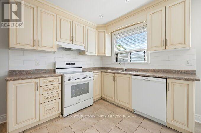 3 Indianola Drive, Toronto, ON photo 12