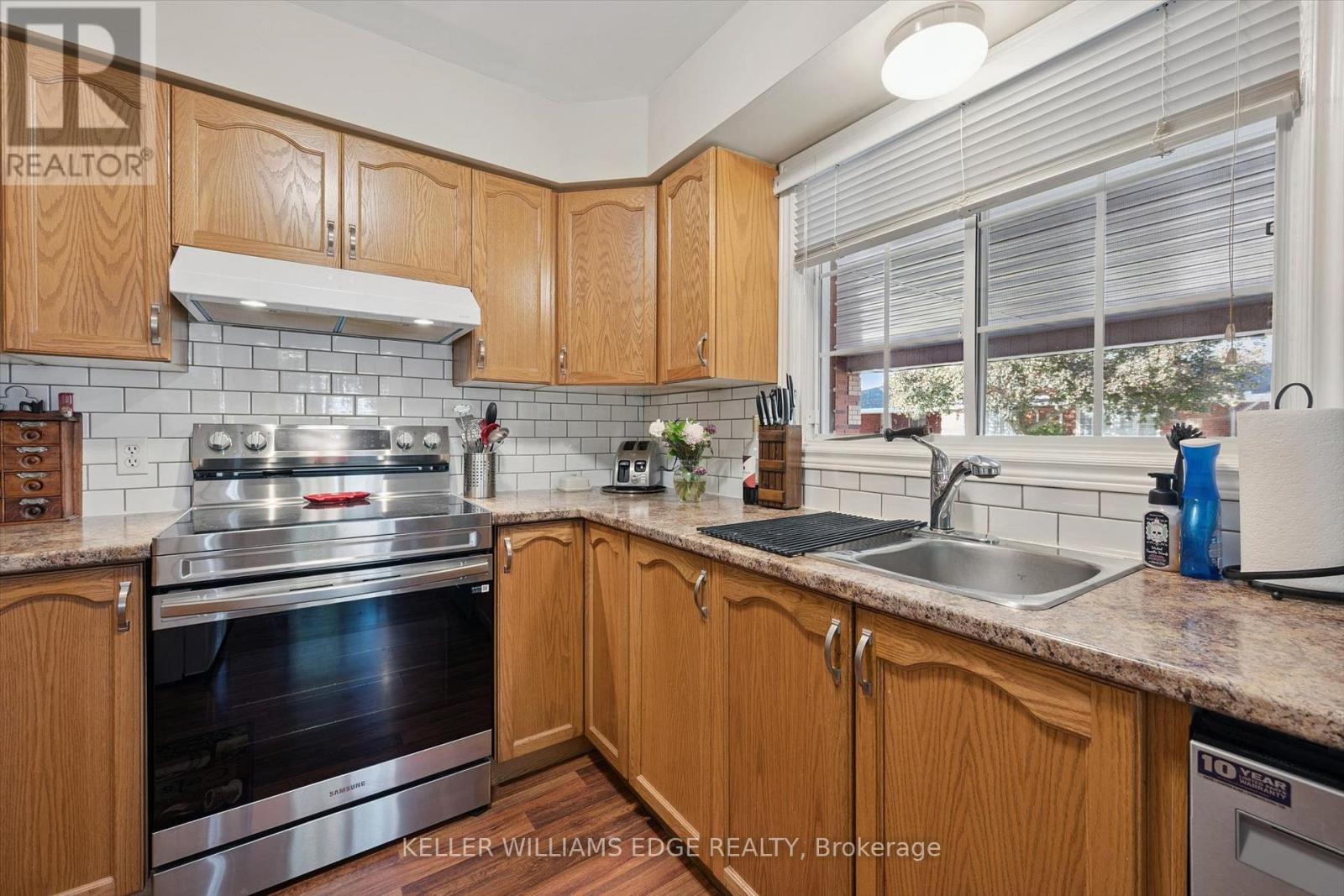 1- 570 West Street West, Brantford, ON photo 13