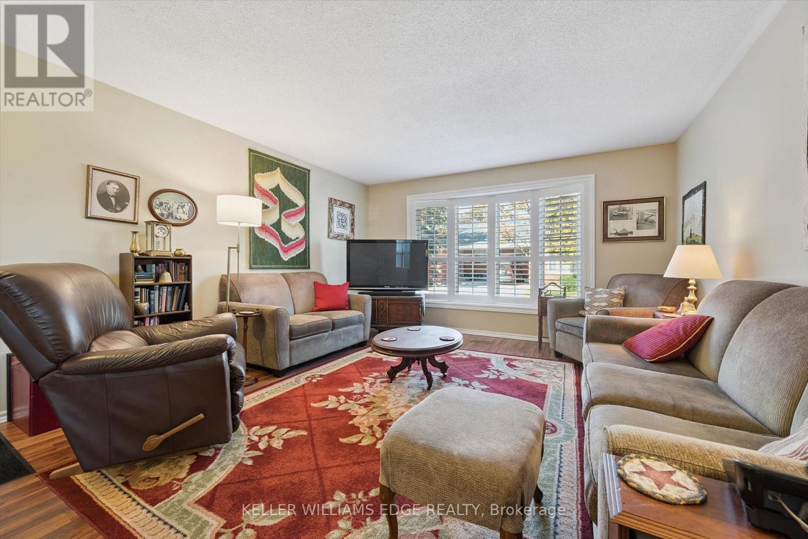 #1 570 WEST STREET W - 7