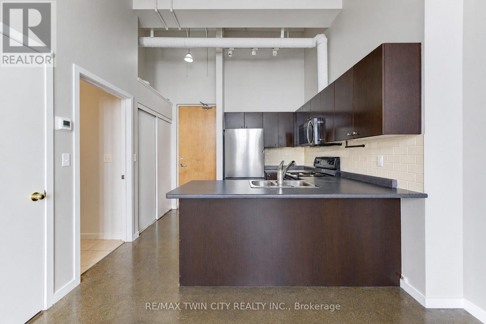 405 - 404 KING STREET W — photo 2