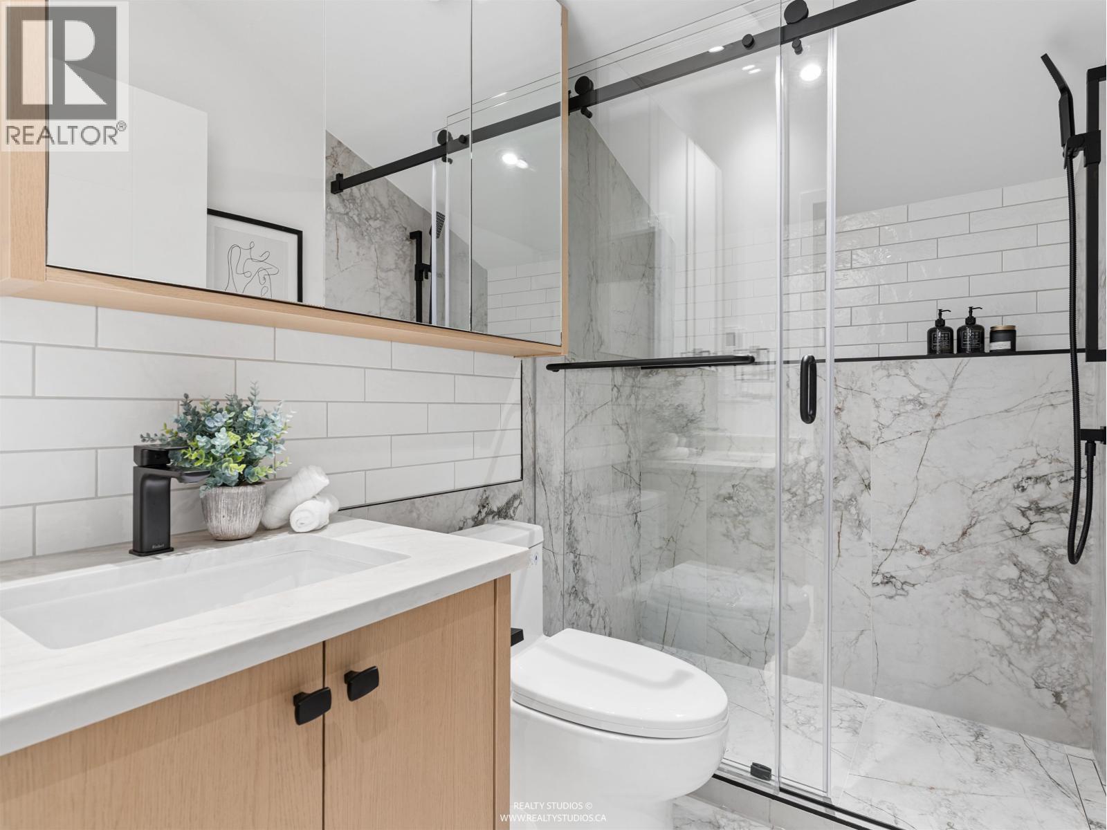 1 2541 E 2ND AVENUE, Vancouver - Image 1