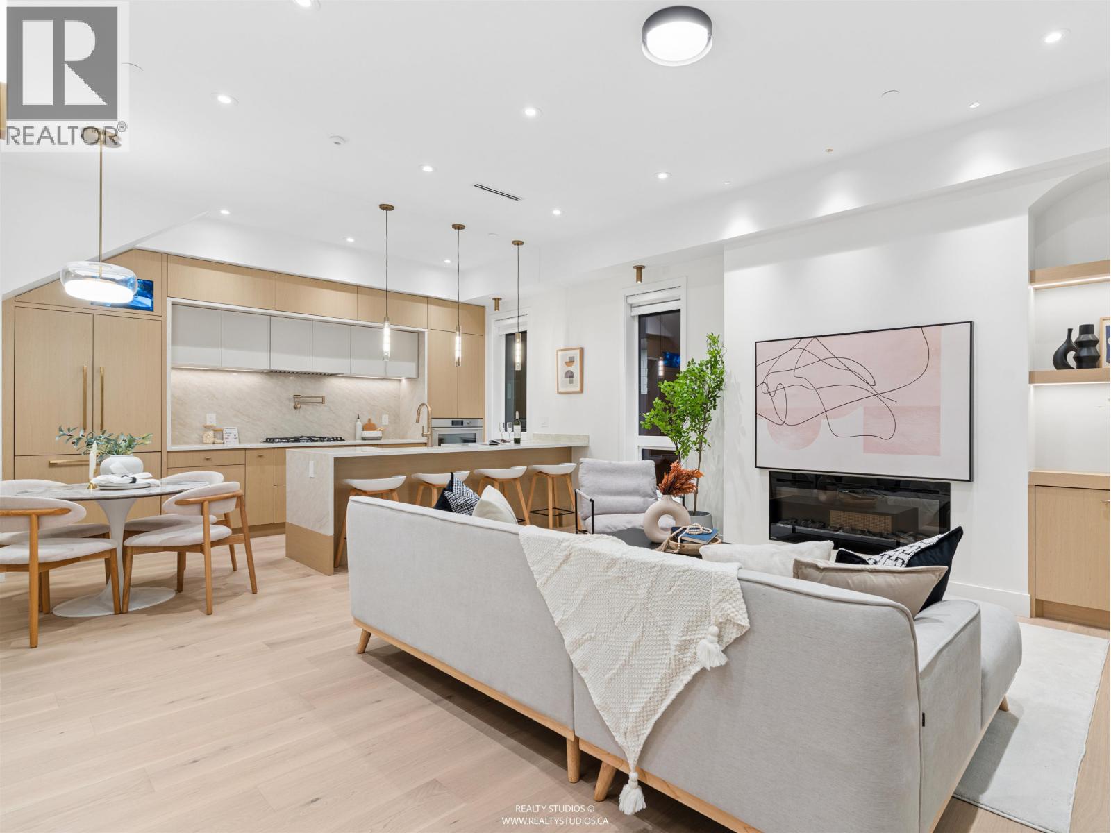 1 2541 E 2ND AVENUE, Vancouver - Image 1