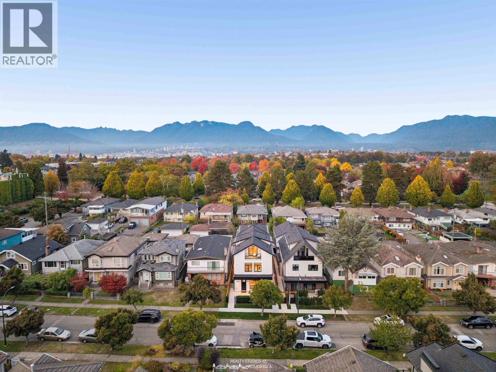 1 2541 E 2ND AVENUE, Vancouver - Image 1
