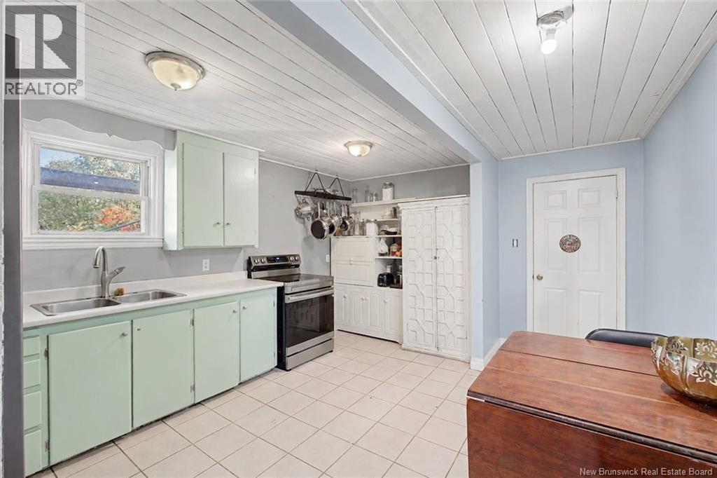 272 Hughes street - 18