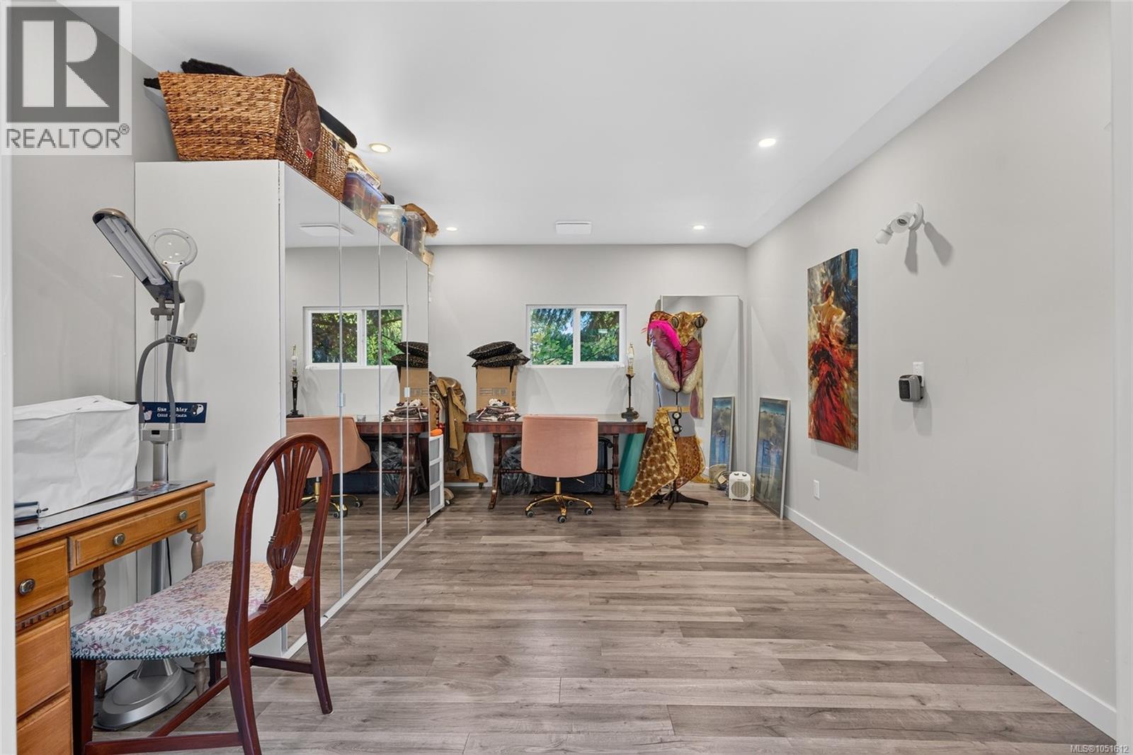 6071 Pine Ridge Cres - 24