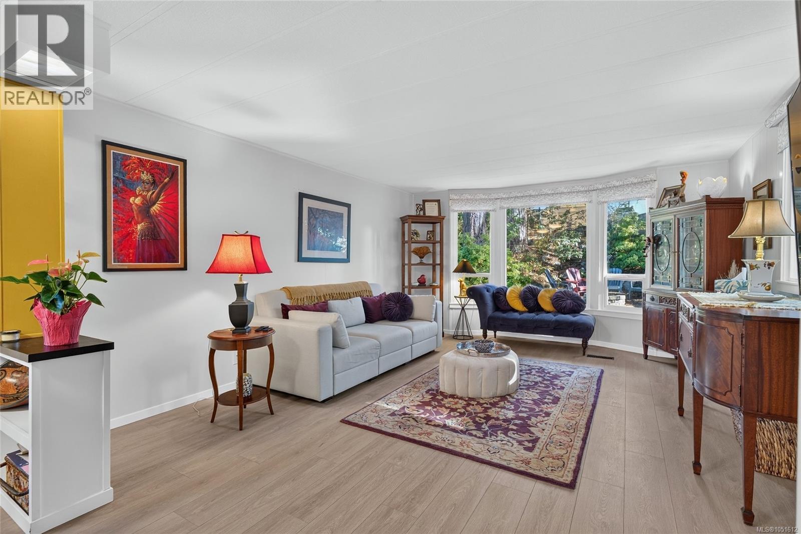 6071 Pine Ridge Cres - 3