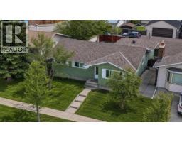 5835 28 Avenue NE - photo 2
