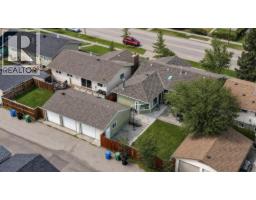 5835 28 Avenue NE - photo 4