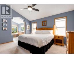 133 Strathlea Court SW - photo 11