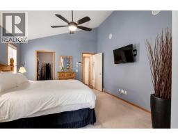 133 Strathlea Court SW - photo 12