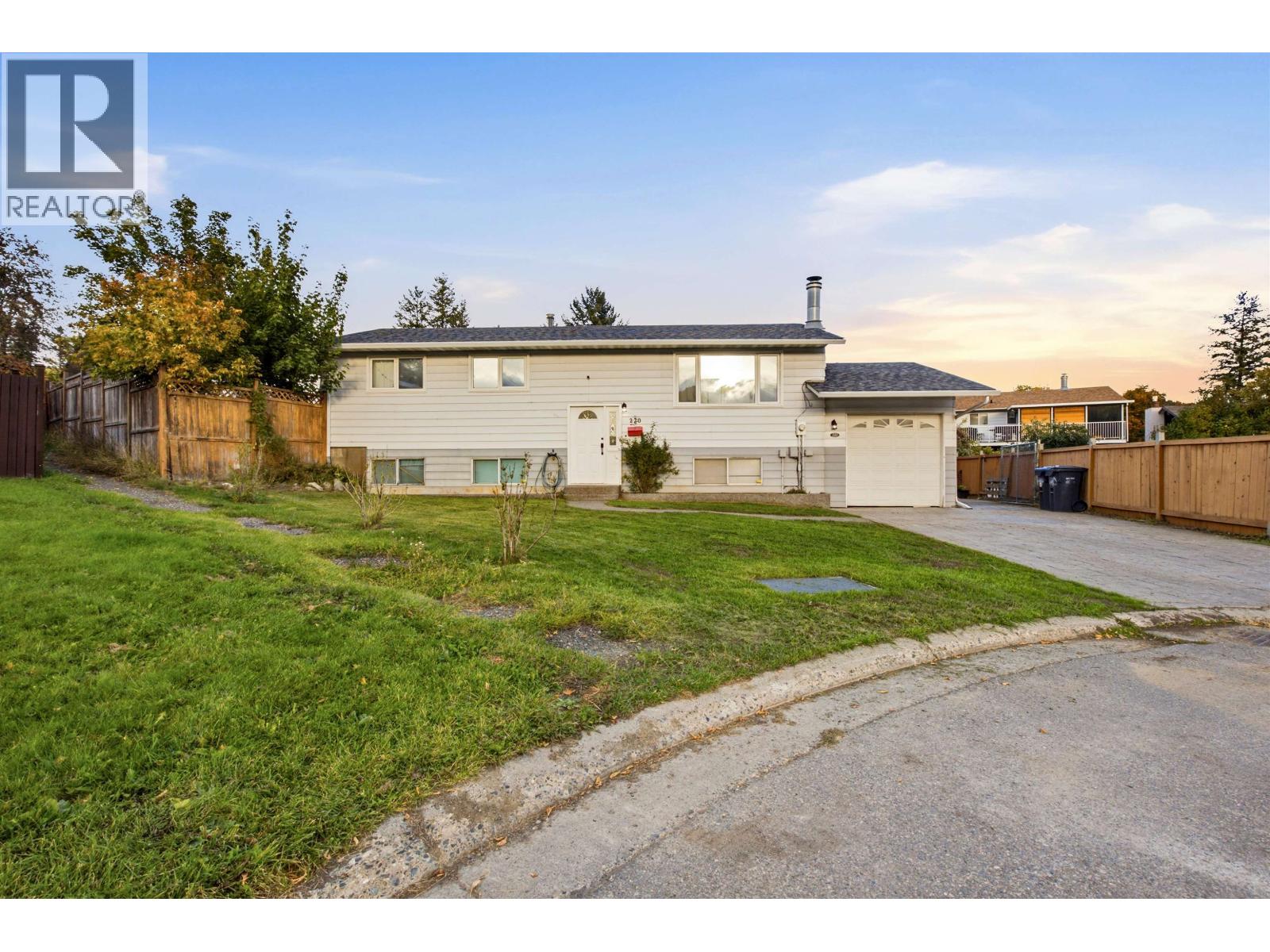 220 CORNWALL CRESCENT - 33