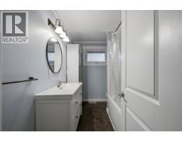Laundry room - 220 Cornwall Crescent, Williams Lake, BC V2G4H1 Photo 11