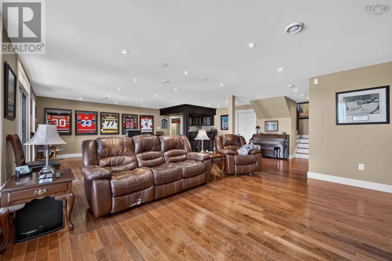 Property 45 of 50 of 18 Clipper Court