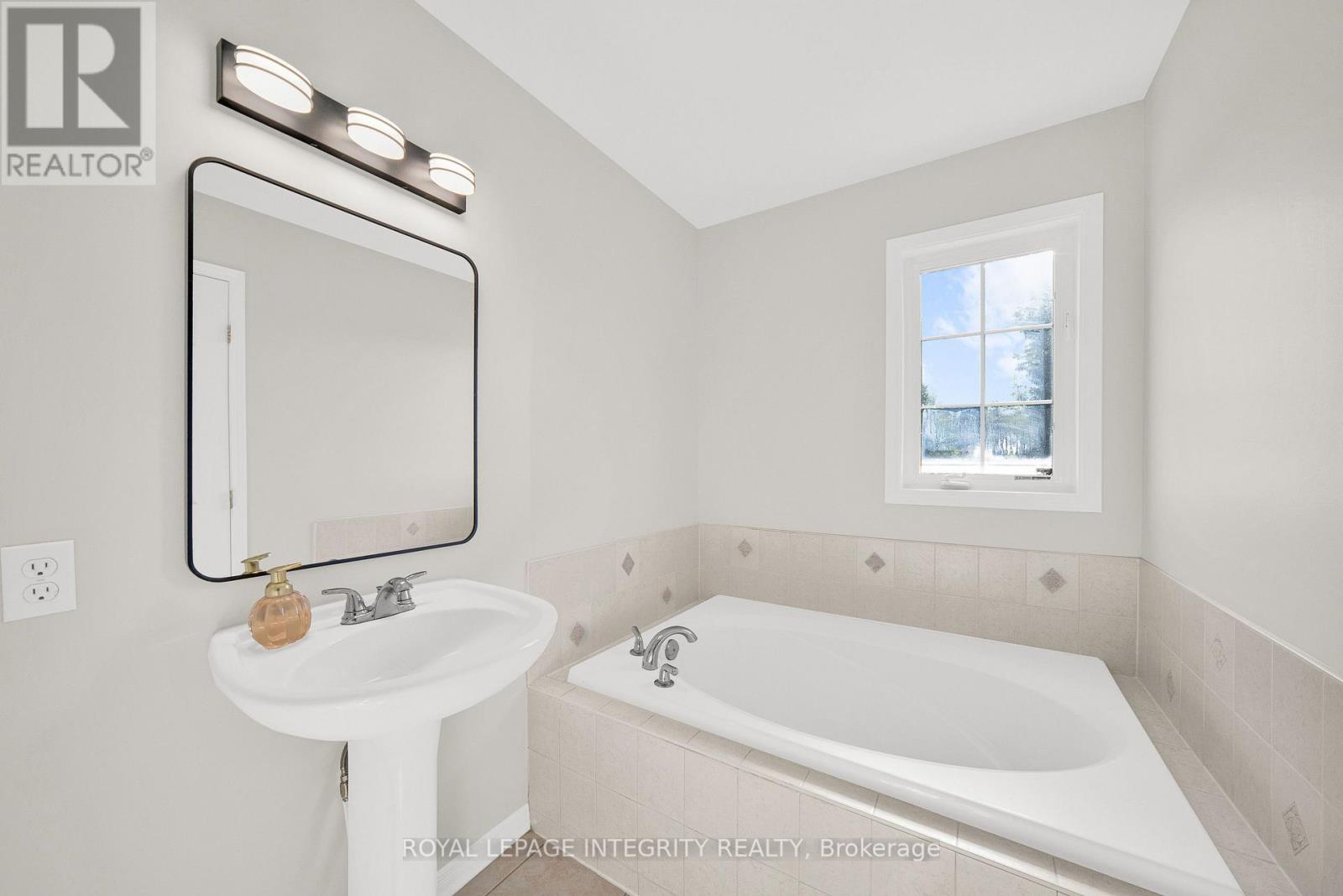 3 Binbury Way — photo 29
