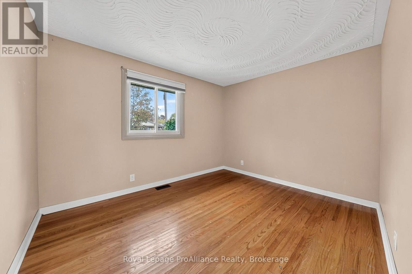 26 Lexington Crescent, Belleville, ON photo 10