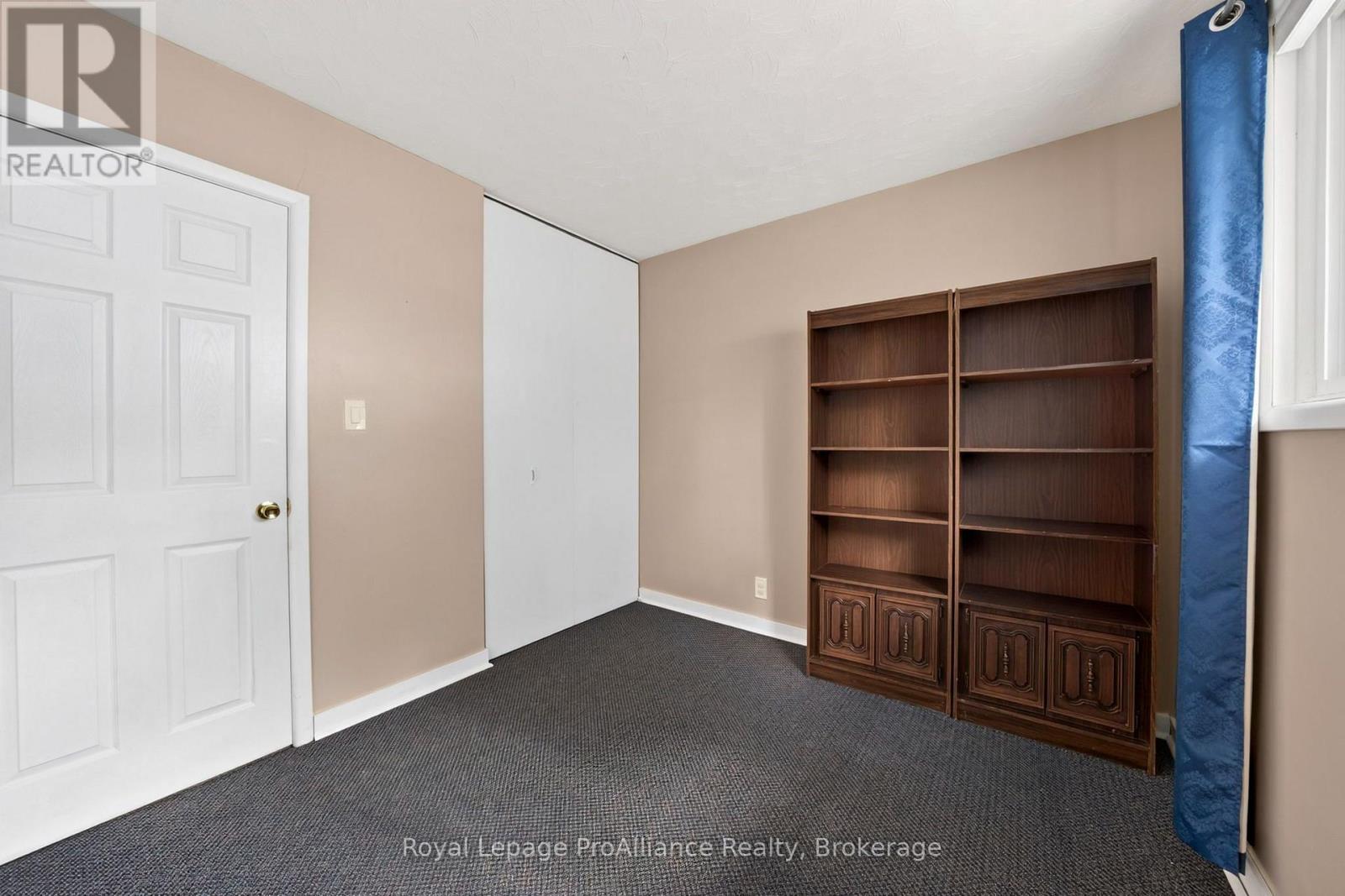 26 LEXINGTON CRESCENT - 15