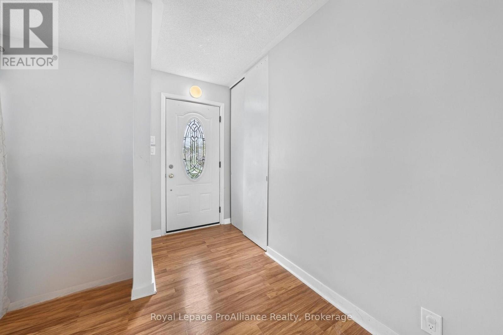 26 Lexington Crescent, Belleville, ON photo 3