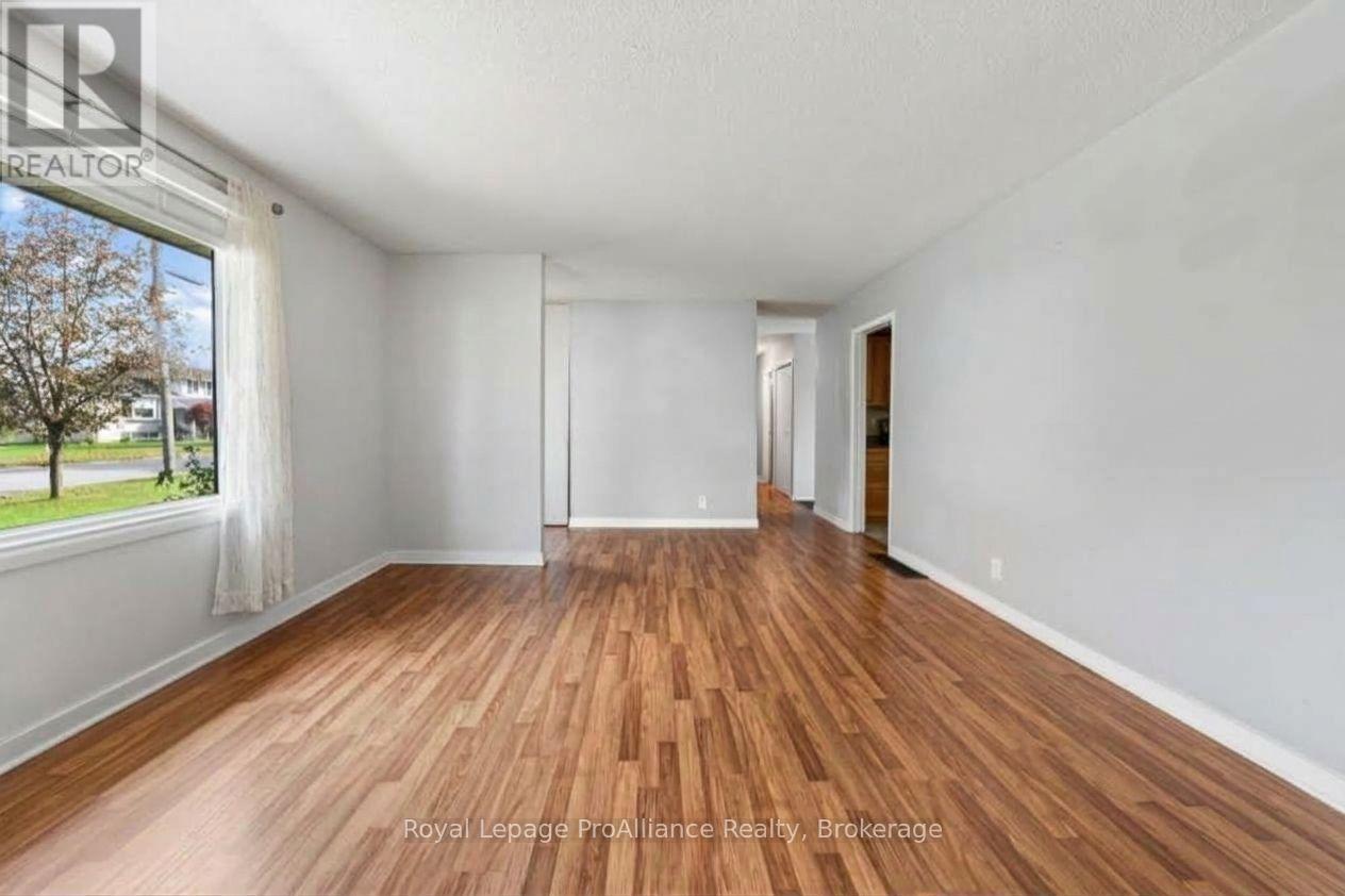 26 Lexington Crescent, Belleville, ON photo 5