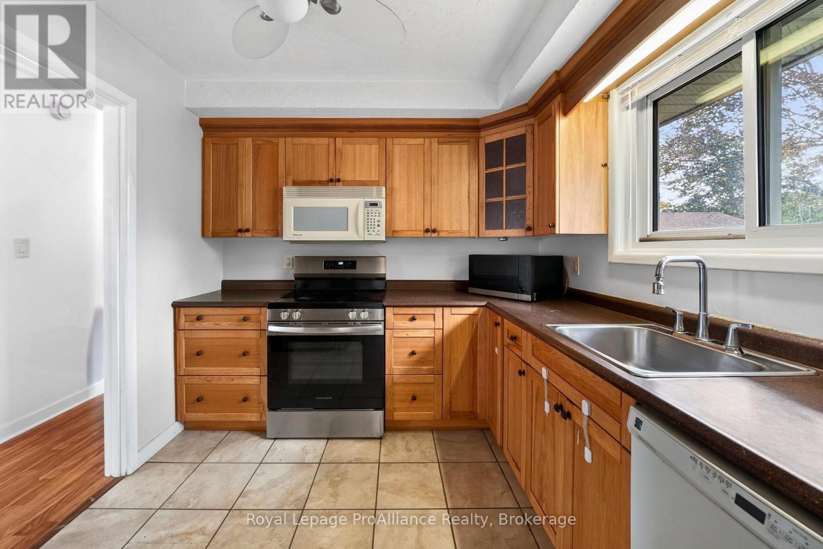 26 Lexington Crescent, Belleville, ON photo 8