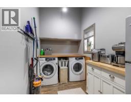 Storage - 588 Vista Drive Se, Medicine Hat, AB T1B0N1 Photo 18