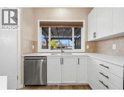 Bedroom - 1833 New Brighton Drive Se, Calgary, AB T2Z4N8 Photo 9