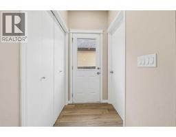 4pc Bathroom - 1833 New Brighton Drive Se, Calgary, AB T2Z4N8 Photo 7