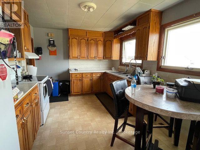 305 PIONEER STREET - Image 4
