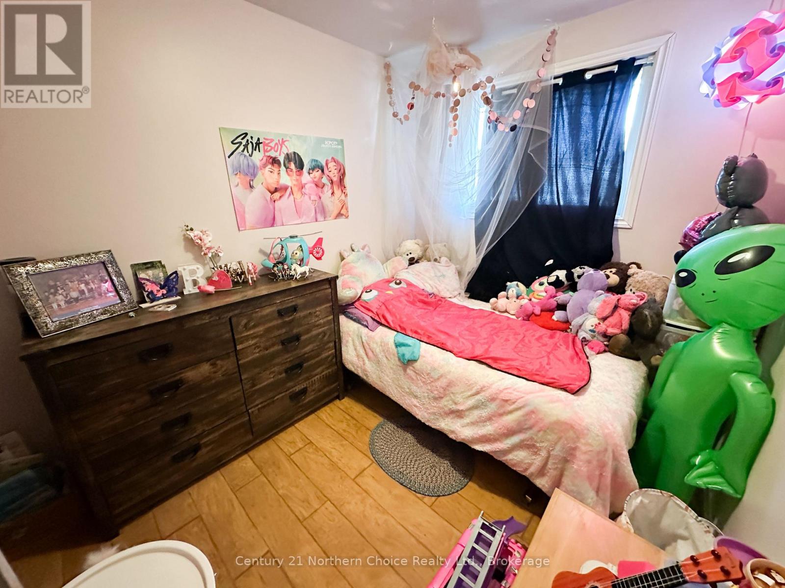 17 POPLAR AVENUE - Image 11
