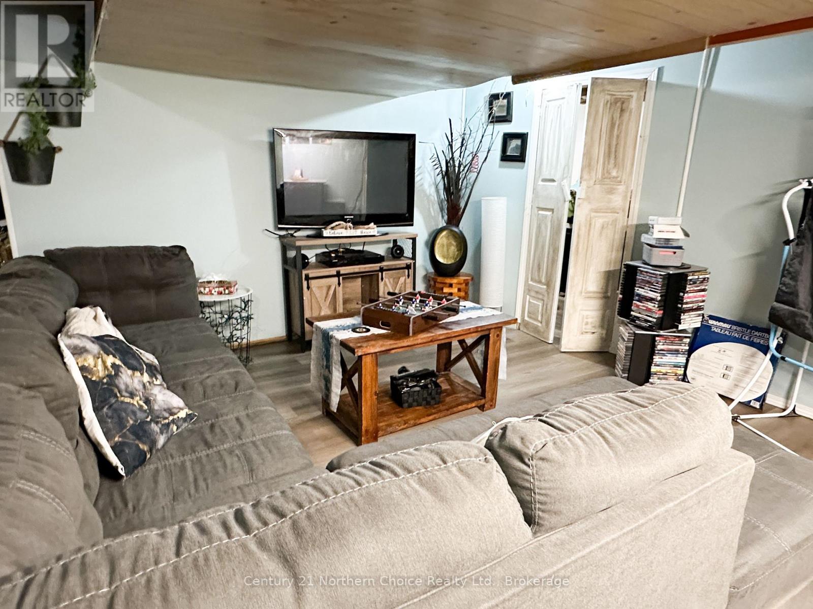 17 POPLAR AVENUE - Image 12