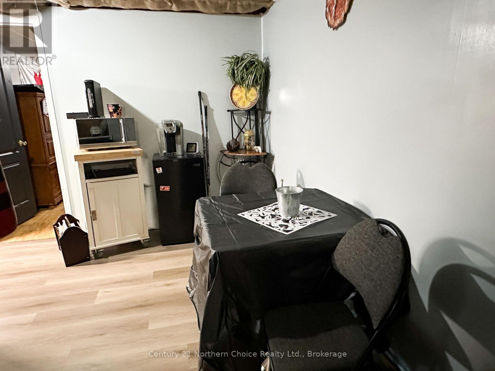 17 POPLAR AVENUE - 13