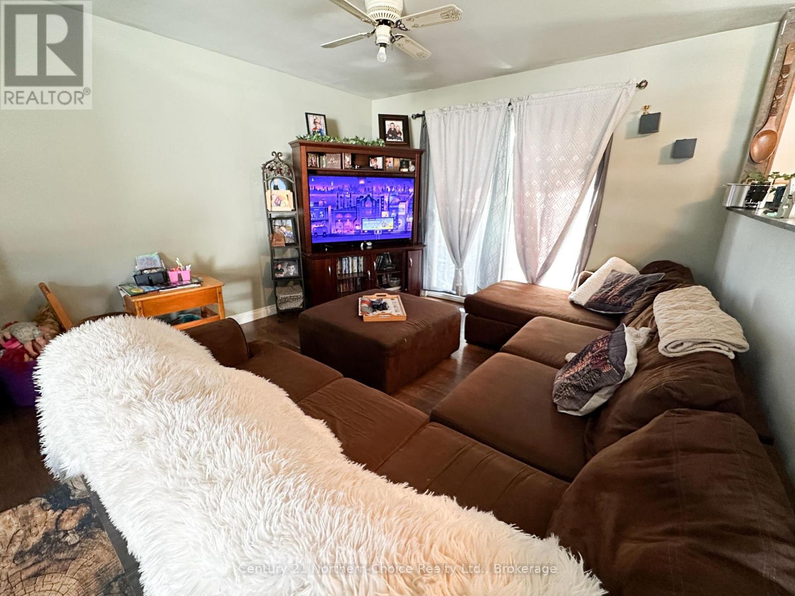 17 POPLAR AVENUE - Image 4