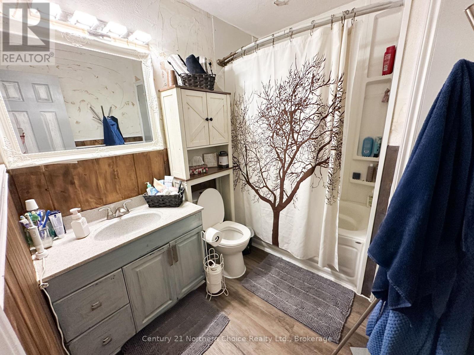 17 POPLAR AVENUE - Image 8
