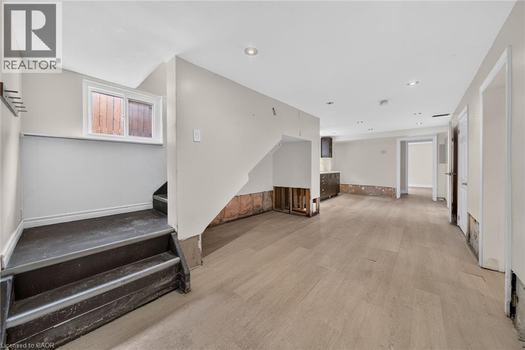 11 Selkirk Avenue — photo 25