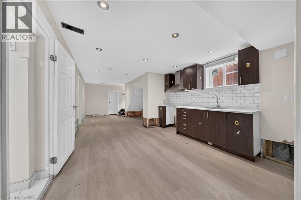 11 Selkirk Avenue — photo 28