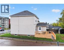 1664 Main Street, photo 4
