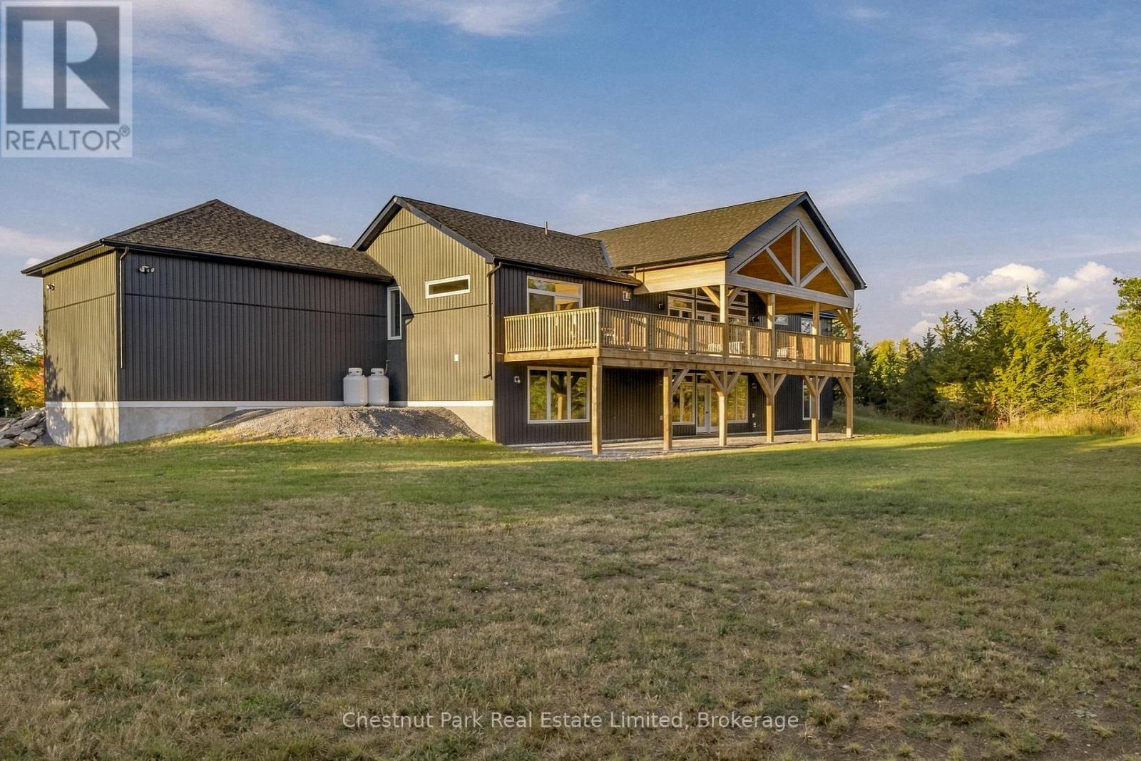 2621 VICTORIA ROAD - 49