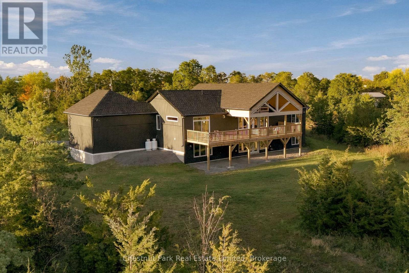 2621 VICTORIA ROAD - 50