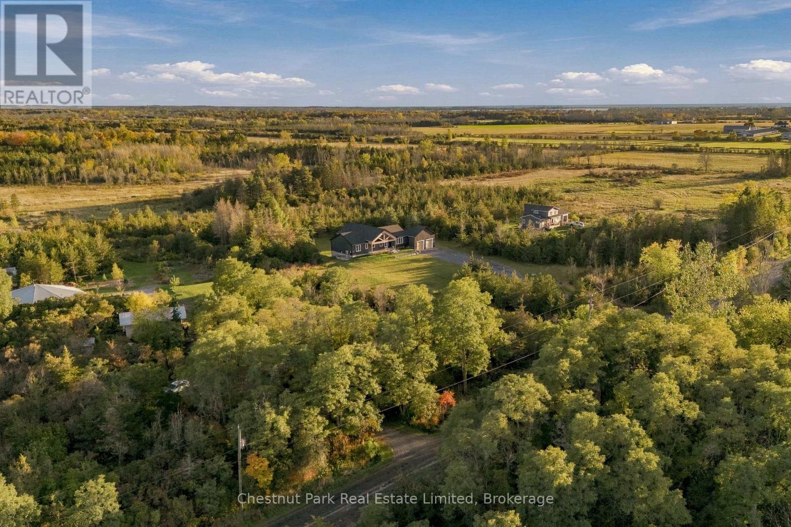 2621 VICTORIA ROAD - 46