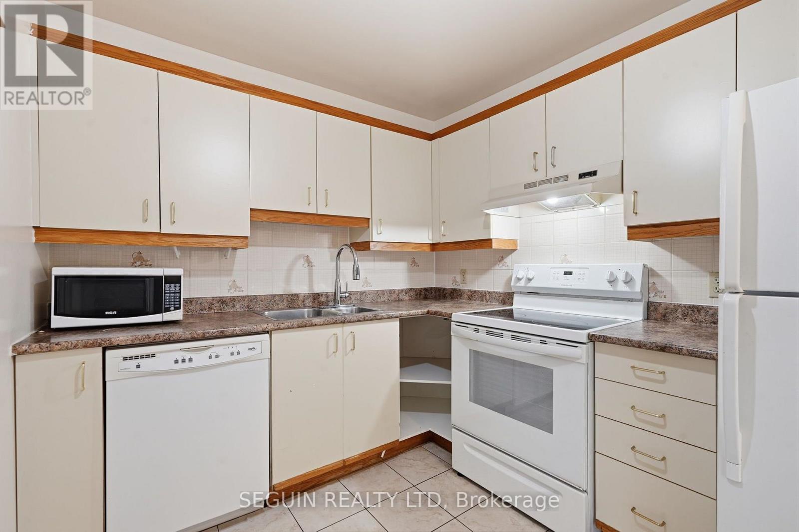 #302 1974 ST LAURENT BOULEVARD - Image 21