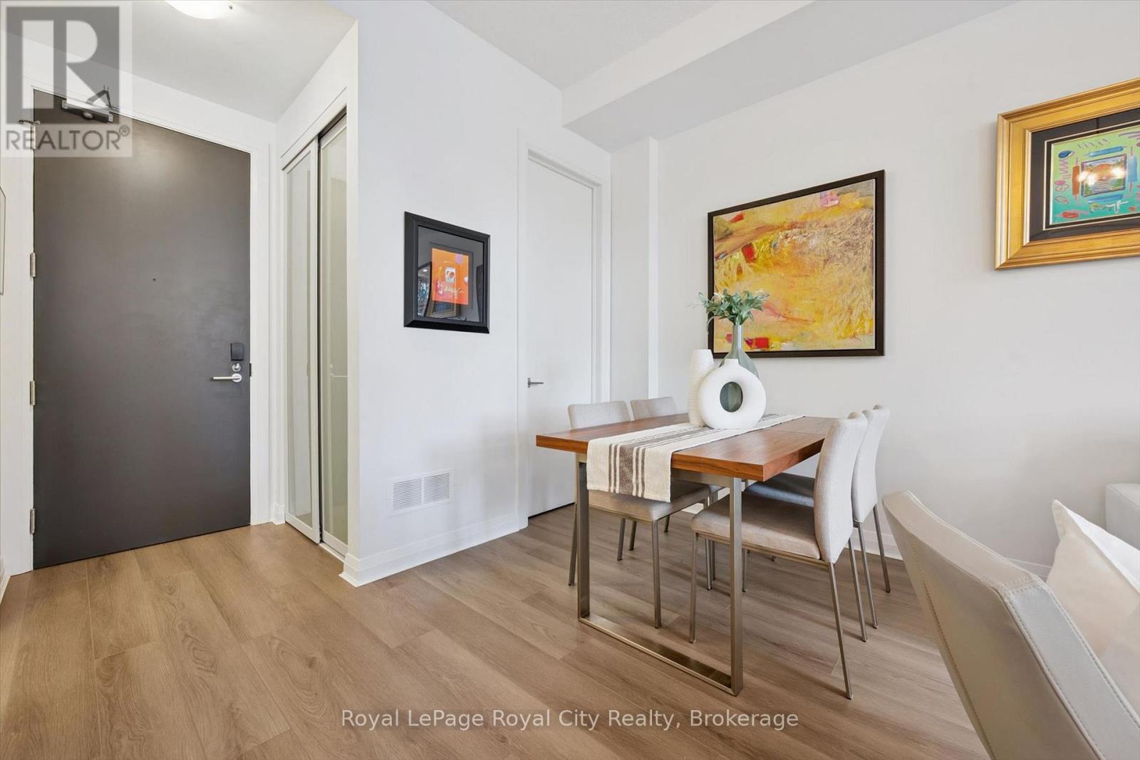 #AT7 53 ARTHUR STREET S - Image 12