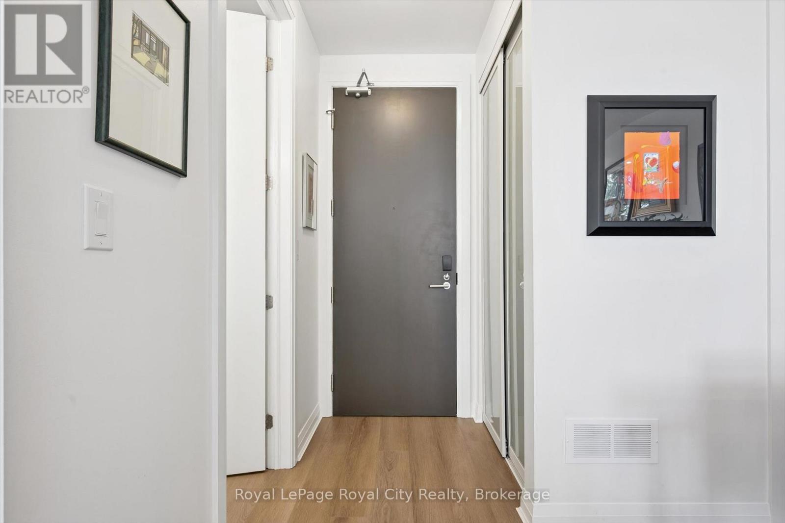 #AT7 53 ARTHUR STREET S - Image 17