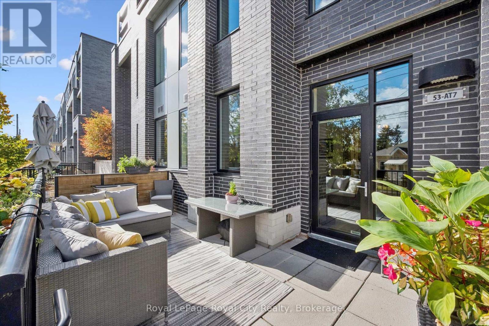 #AT7 53 ARTHUR STREET S - 2