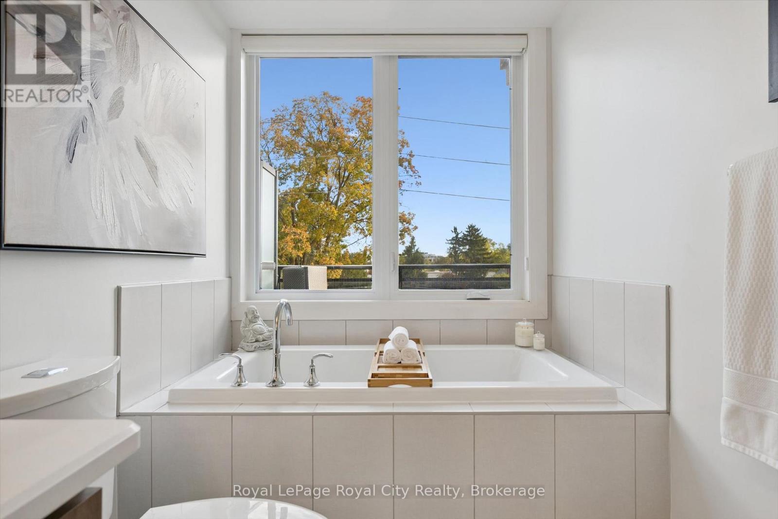 #AT7 53 ARTHUR STREET S - Image 21