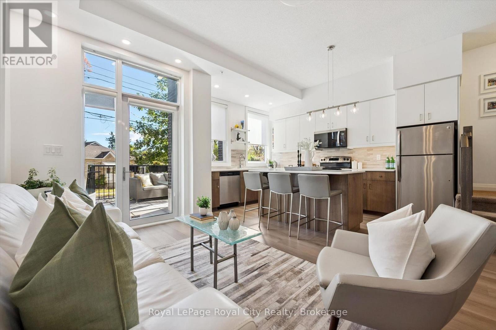 #AT7 53 ARTHUR STREET S - Image 8