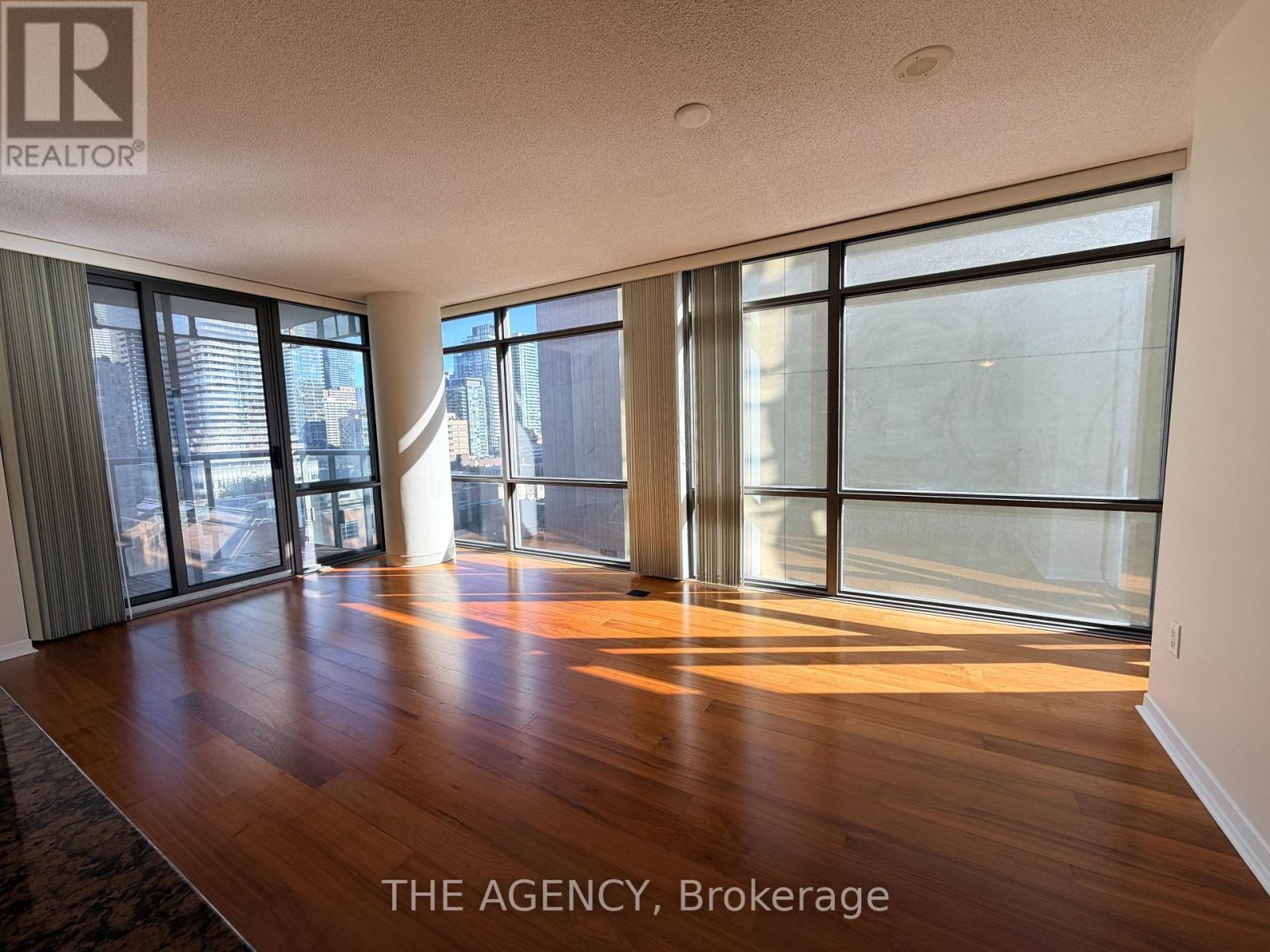 38 Grenville Street — photo 32