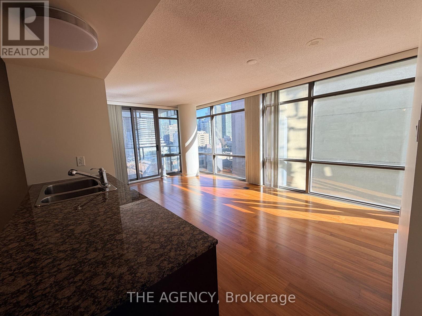 38 Grenville Street — photo 35