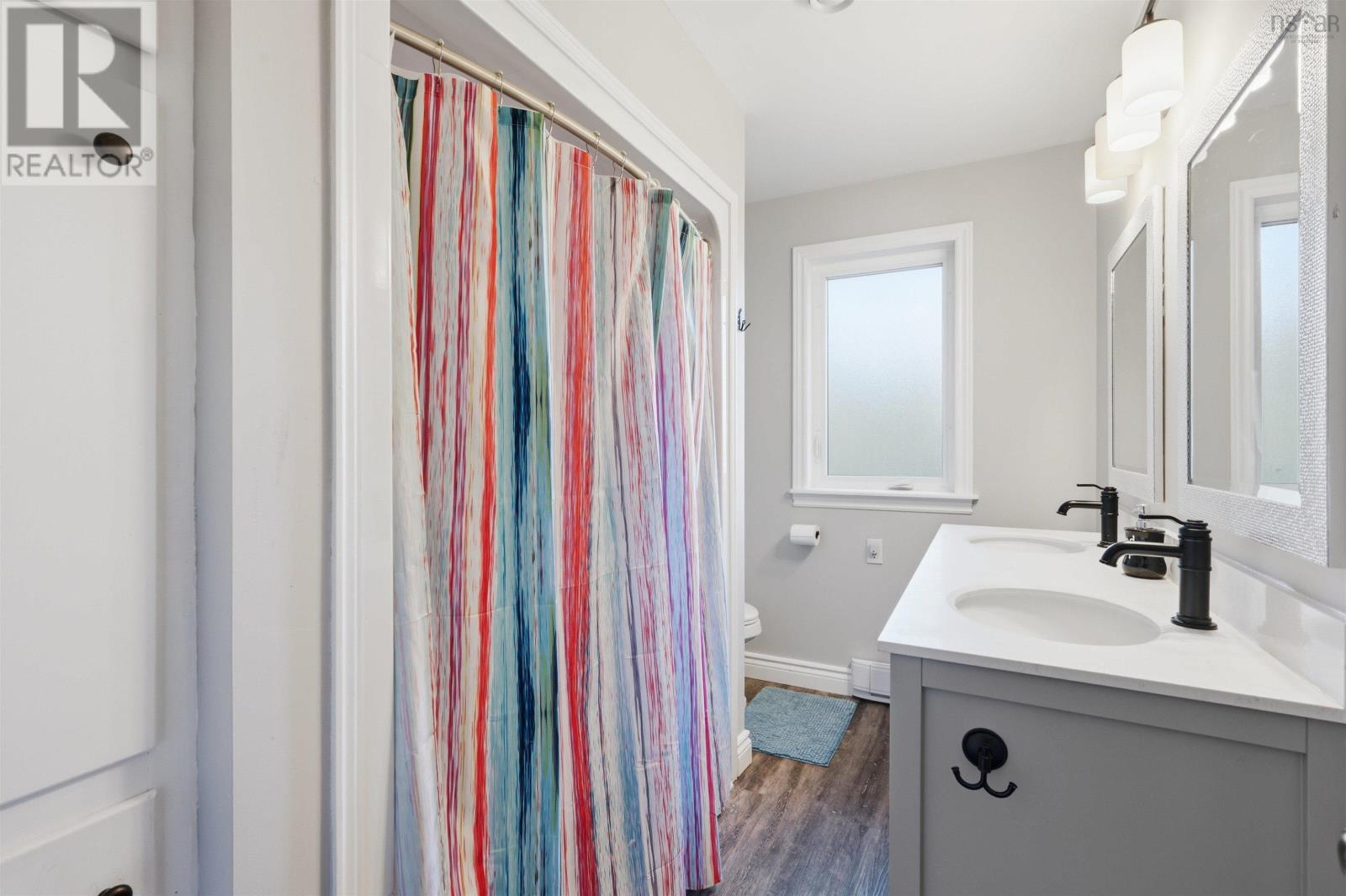 18 Sandstone ave - 30