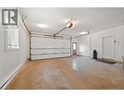 Large Garage Private entrance to Lower Level